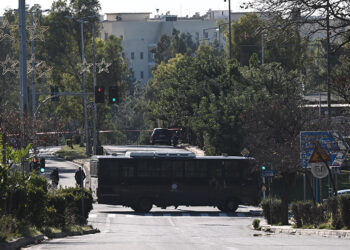 Κλούβα κοντά στην Πολυτεχνειούπολη και στην έδρα των ΜΑΤ 
(φωτ.: EUROKINISSI / Τατιάνα Μπόλαρη)