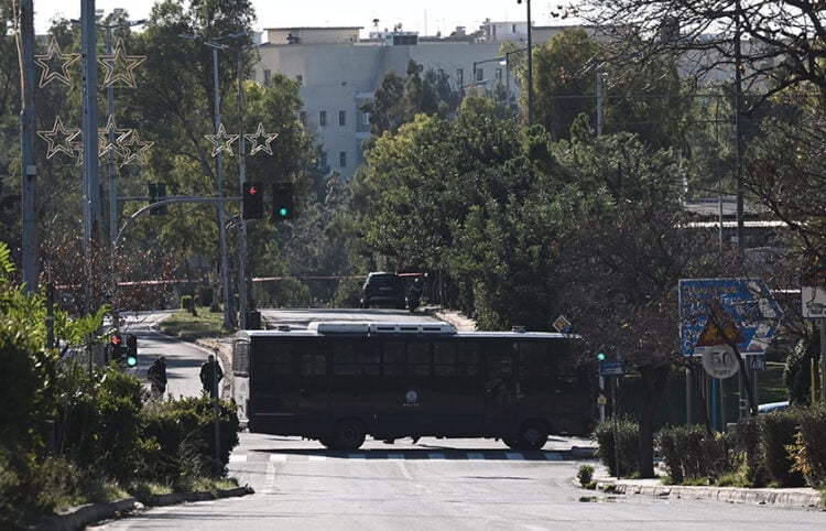 Κλούβα κοντά στην Πολυτεχνειούπολη και στην έδρα των ΜΑΤ 
(φωτ.: EUROKINISSI / Τατιάνα Μπόλαρη)