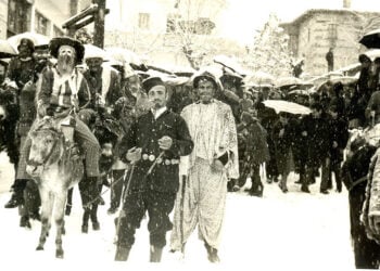 Μπουμπουσάρια μιας άλλης εποχής (Φωτ.: eratyra.gr / Αρχείο Γιώργου Σιαπέρα)