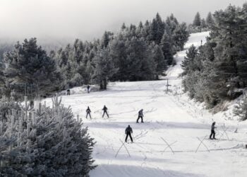 Σκιέρ απολαμβάνουν το χιόνι στις πλαγιές της Πιερίας (φωτ. αρχείου: EUROKINISSI/Λεωνίδας Τζέκας)