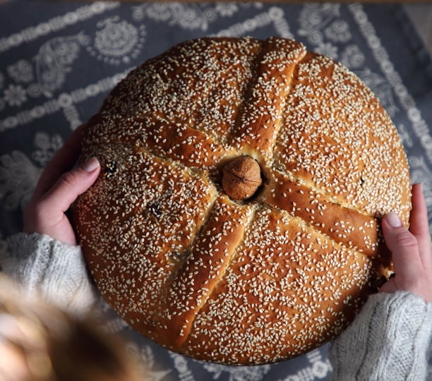 Παραδοσιακό χριστόψωμο (φωτ.: gastronomos.gr)