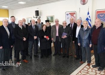 Η Σοφία Προκοπίδου με τον υπουργό Δικαιοσύνης Γιώργο Φλωρίδη και μέλη του Συλλόγου Εφέδρων Αξιωματικών Νομού Κιλκίς (φωτ.: eidisis.gr)