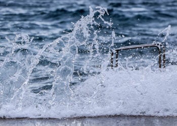 Θα συνεχιστούν και σήμερα οι θυελλώδεις άνεμοι (φωτ.: EUROKINISSI / Γιώργος Κονταρίνης)