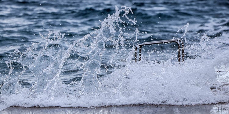 Θα συνεχιστούν και σήμερα οι θυελλώδεις άνεμοι (φωτ.: EUROKINISSI / Γιώργος Κονταρίνης)