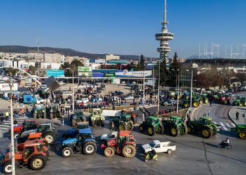 Στιγμιότυπο από παλιότερη διαμαρτυρία των αγροτών με τα τρακτέρ σταθμευμένα έξω από τη ΔΕΘ, στη διάρκεια της Agrotica (φωτ.: ΜΟΤΙΟΝΤΕΑΜ/Βασίλης Βερβερίδης)