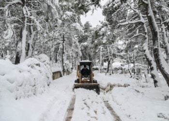 Στα λευκά αναμένεται να ντυθεί τις επόμενες ώρες μεγάλο μέρος της Βόρειας Ελλάδας, σύμφωνα με τις προβλέψεις των μετεωρολόγων (φωτ.: EUROKINISSI/Μιχάλης Καραγιάννης)