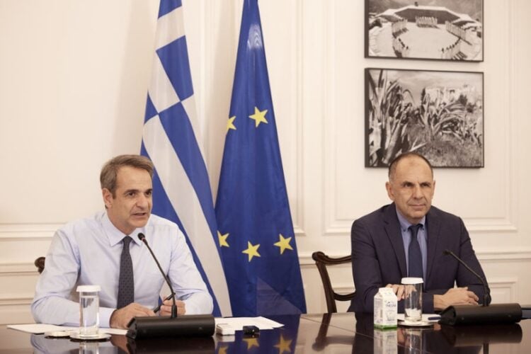 Κυριάκος Μητσοτάκης και Γιώργος Γεραπετρίτης (φωτ.: 
ΑΠΕ-ΜΠΕ/ Γρ. Τύπου Πρωθυπουργού/Δημήτρης Παπαμήτσος)