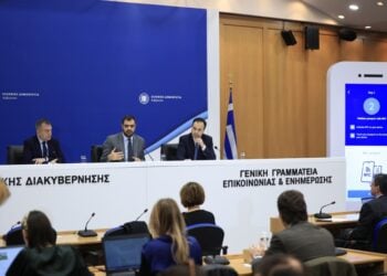 Ο αναπληρωτής υπουργός Αθλητισμού Γιάννης Βρούτσης, ο κυβερνητικός εκπρόσωπος Παύλος Μαρινάκης και ο υπουργός Ψηφιακής Διακυβέρνησης Δημήτρης Παπαστεργίου (φωτ.: 
Γιώργος Κονταρίνης/
EUROKINISSI)