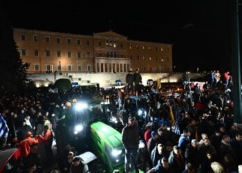 Χιλιάδες αγρότες συγκεντρώθηκαν στην πλατεία Συντάγματος (φωτ.: EUROKINISSI/Κώστας Τζούμας)