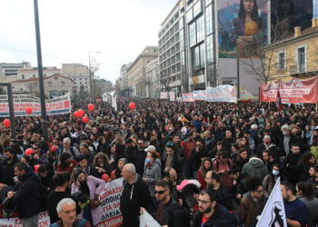 Στιγμιότυπο από την απεργιακή συγκέντρωση στην Αθήνα (φωτ.: EUROKINISSI / Γιάννης Παναγόπουλος)