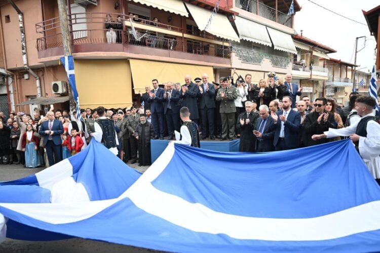 Με υπερηφάνεια παρέλασαν μικροί και μεγάλοι στον Κολινδρό Πιερίας για την επέτειο της τοπικής επανάστασης, τον Φεβρουάριο του 1878 (φωτ.: Γρ. Τύπου Υπουργείου Εθνικής Άμυνας/ EUROKINISSI)