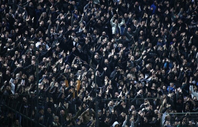 Οπαδοί στη διάρκεια του αγώνα ΠΑΟΚ-Ολυμπιακός στην Τούμπα (φωτ.: ΜΟΤΙΟΝΤΕΑΜ/Βασίλης Βερβερίδης)