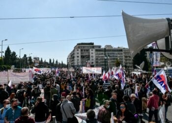 Στιγμιότυπο από παλιότερη πορεία στο κέντρο της Αθήνας (φωτ.: EUROKINISSI/Τατιάνα Μπόλαρη)