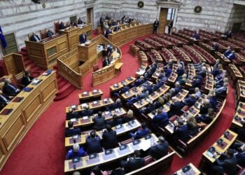 Στιγμιότυπο από παλιότερη συνεδρίαση της Ολομέλειας (φωτ.: EUROKINISSI/Γιώργος Κονταρίνης)