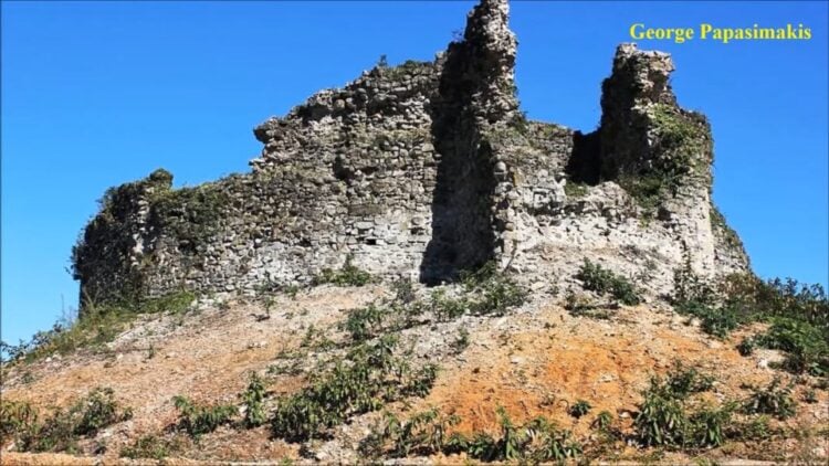 Ερείπια μνημείων στην Αθήνα του Πόντου, το σύγχρονο Παζάρ που ανήκει στο νομό Ριζούντας (πηγή: YouTube/ Γεώργιος Παπασημάκης)