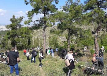 Εικόνα από τη δεντροφύτευση που έκαναν τα Αρμενόπουλα στο Σέιχ Σου (φωτ.: ΑΠΕ-ΜΠΕ/Μιχάλης Τρεμόπουλος)