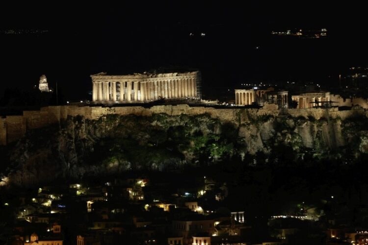 Η «Ώρα της Γης» στην Ακρόπολη (φωτ.: Γιώργος Κονταρίνης / EUROKINISSI)