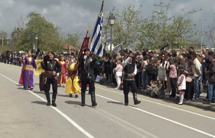 Τα μέλη του Συλλόγου Ποντίων και Μικρασιατών Πρέβεζας (φωτ.: YouTube)