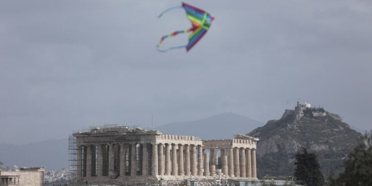 Κούλουμα στον λόφο του Φιλοπάππου από τον δήμο Αθηναίων, Καθαρά Δευτέρα 27 Φεβρουαρίου 2023. (Φωτ.: Eurokinissi/Βασίλης Ρεμπάπης)