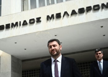 Ο Νίκος Ανδρουλάκης έξω από τον Άρειο Πάγο (φωτ.: EUROKINISSI / Κώστας Τζούμας)