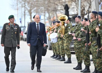 Ο Νίκος Δένδιας στην έδρα της XII Μηχανοκίνητης Μεραρχίας Πεζικού στην Αλεξανδρούπολη (φωτ.: Υπουργείο Εθνικής Άμυνας)