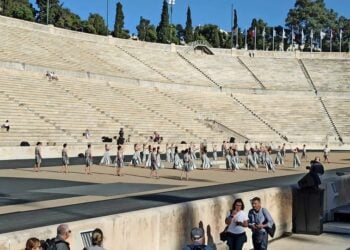 Στιγμιότυπο από τη χορογραφία Χορογραφία Ιερειών και Κούρων (φωτ.: pontosnews.gr)