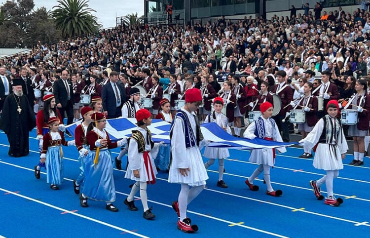 Νιάτα και περηφάνεια στην παρέλαση για την 25η Μαρτίου στη Μελβούρνη (φωτ.: Facebook / Κώστας Βλάσης)