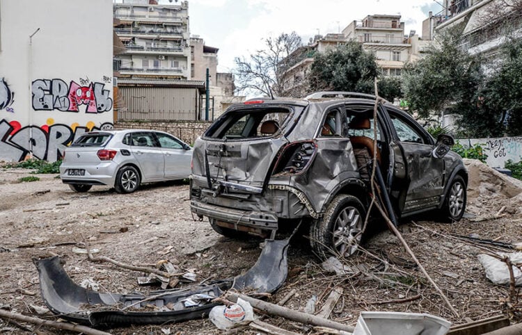 Από την ισχυρή έκρηξη σε υπαίθριο χώρο στάθμευσης, δίπλα από πρατήριο υγρών καυσίμων επί της οδού Ομηρίδη Σκυλίτση και Πυθαγόρα, στον Πειραιά, 8/3/24 (φωτ. αρχείου: EUROKINISSI / Τάκης Σαγιάς)