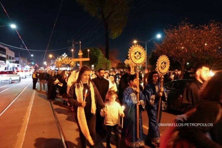 Περιφορά του Επιταφίου στην Μελβούρνη ( Πηγή φωτ.: Αρχιεπισκοπή Αυστραλίας/ Μ. Πετρόπουλος/ neoskosmos.com)