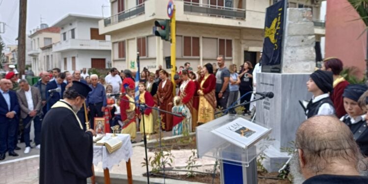 Στιγμιότυπο από τα αποκαλυπτήρια του μνημείου για τη Γενοκτονία των Ποντίων στα Χανιά (φωτ.: facebook.com/ Σύλλογος Ποντίων Χανίων Παναγία Σουμελά)