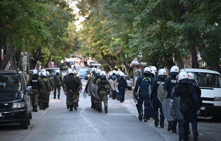 Αστυνομικές δυνάμεις στο πλαίσιο έκτακτων μέτρων (φωτ.: EUROKINISSI / Τατιάνα Μπόλαρη)