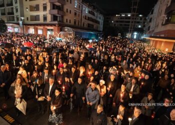 Πλήθος κόσμου αψήφησε τη βροχή στο Σίδνεϊ και γιόρτασε την Ανάσταση (φωτ.: Αρχιεπισκοπή Αυστραλίας/Μάρκελλος Πετρόπουλος)