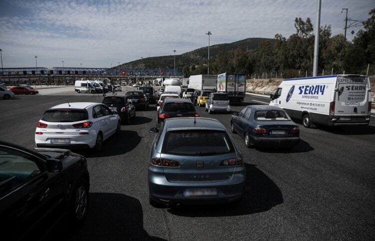 Αυξημένη κίνηση στα διόδια της Ελευσίνας (φωτ.: EUROKINISSI / Σωτήρης Δημητρόπουλος)