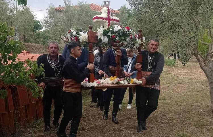 Ο επιτάφιος του Αγίου Δημητρίου Κασσιτερών (φωτ.: Facebook / Κασσιτερά - Σύλλογος Ποντίων Σαπών)