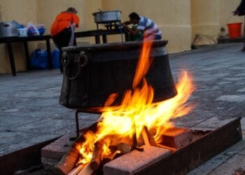 Κουρμπάνι σε προαύλιο εκκλησίας στην Πρέβεζα (φωτ. αρχείου: EUROKINISSI/Γιώργος Ευσταθίου)