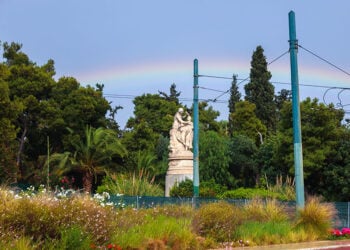 Ανοιξιάτικο ουράνιο τόξο στην Αθήνα (φωτ.: EUROKINISSI / Γιάννης Παναγόπουλος)