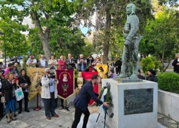 Κατάθεση στεφάνου από τον δήμαρχο Παύλου Μελά στο μνημείο του Πόντιου Αγωνιστή (φωτ.: Δήμος Παύλου Μελά)