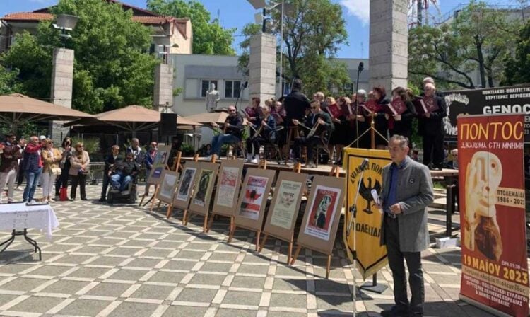 Στιγμιότυπο από τις περσινές εκδηλώσεις μνήμης στην κεντρική πλατεία της Πτολεμαΐδας (φωτ.: e-ptolemeos.gr)