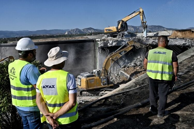 Κατεδαφίζεται η γέφυρα στο ύψος του Ισθμού της Κορίνθου (φωτ.: Βασίλης Ψώμας/EUROKINISSI)