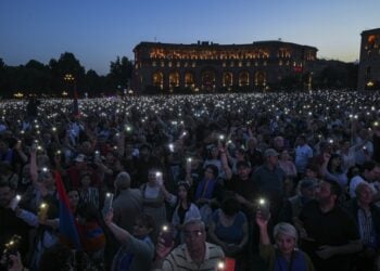 Ογκώδης διαδήλωση κατά του πρωθυπουργού της Αρμενίας Νικόλ Πασινιάν στις 9 Ιουνίου στο Γερεβάν, κατά της παραχώρησης εδαφών στο Αζερμπαϊτζάν (φωτ.: EPA/Narek Aleksanyan)