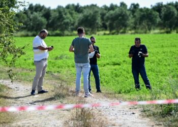 Αστυνομικοί στο σημείο όπου εντοπίστηκε η σορός της 11χρονης Βασιλικής (φωτ.: EUROKINISSI/IleiaLive.gr)