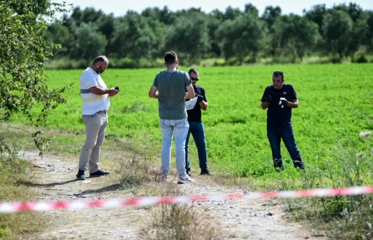 Αστυνομικοί στο σημείο όπου εντοπίστηκε η σορός της 11χρονης Βασιλικής (φωτ.: EUROKINISSI/IleiaLive.gr)