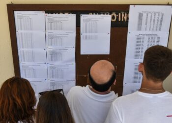 Οι βαθμολογίες έχουν αναρτηθεί σε όλα τα λύκεια (φωτ.: EUROKINISSI/iIleiaLive.gr/Γιάννης Σπυρούνης)