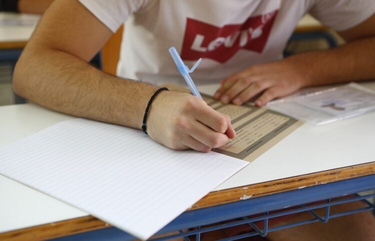 Στιγμιότυπο από τις Πανελλαδικές Εξετάσεις (φωτ.: EUROKINISSI / Σωτήρης Δημητρόπουλος)