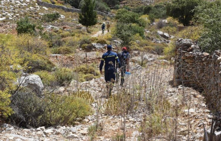 Σωστικά συνεργεία πραγματοποιούν έρευνες για τον εντοπισμό του Άγγλου αγνοούμενου Mάικλ Μόζλι στη Σύμη (φωτ.: ΑΠΕ-ΜΠΕ/Λευτέρης Δαμιανίδης)