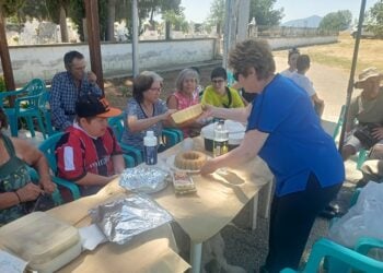 Δευτέρα του Αγίου Πνεύματος στο κοιμητήριο του Θρυλορίου (φωτ.: Facebook / Dimitris Apostolidis)