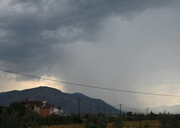 Από πρόσφατη απογευματινή νεροποντή στην Αργολίδα (φωτ.: ΕUROKINISSI / Βασίλης Παπαδόπουλος)