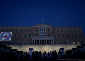 Με το εμβληματικό σήμα «ΔΕΝ ΞΕΧΝΩ» για την εισβολή του «Αττίλα» στην Κύπρο, το 1974, φωταγωγήθηκε το Μέγαρο της Βουλής των Ελλήνων (φωτ.: Γρ. Τύπου Βουλής των Ελλήνων/ EUROKINISSI)