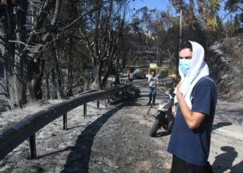 Στιγμιότυπο από την πυρκαγιά στην περιοχή Γηροκομειό της Πάτρας (φωτ.: EUROKINISSI)