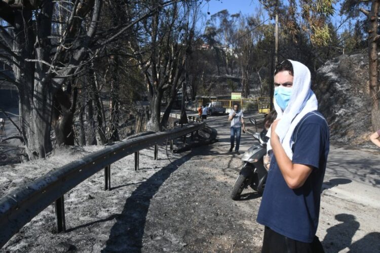 Στιγμιότυπο από την πυρκαγιά στην περιοχή Γηροκομειό της Πάτρας (φωτ.: EUROKINISSI)